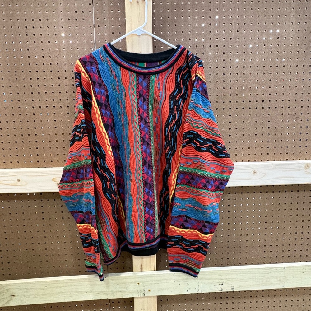 ITEM#60 Men’s Tundra  3D Knit Coogi Style Sweater size XL

25x27